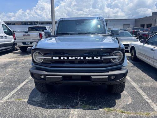 Azure Gray Metallic Tri-Coat 2024 Ford Bronco Outer Banks