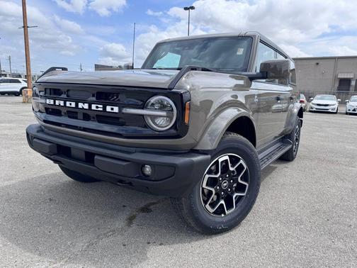 Marsh Gray 2026 Ford Bronco Outer Banks