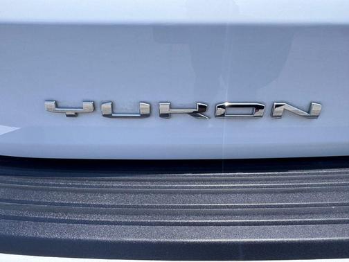 Summit White 2025 GMC Yukon 4WD AT4