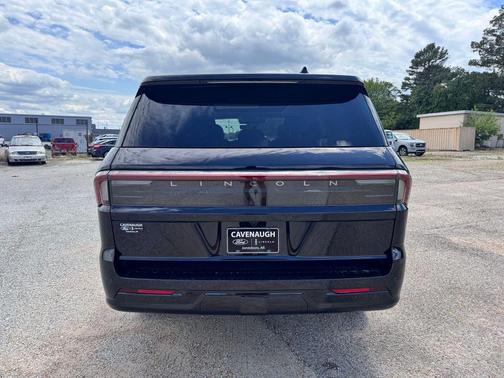 INFINITE BLACK MET CC 2026 Lincoln Navigator Reserve