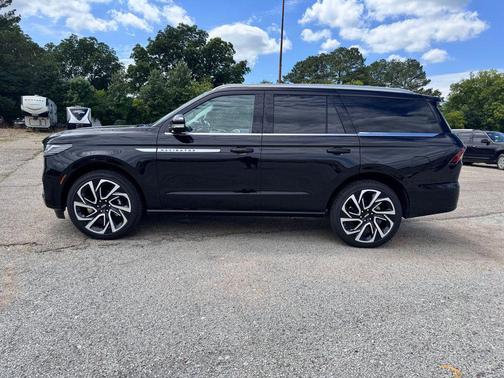INFINITE BLACK MET CC 2026 Lincoln Navigator Reserve