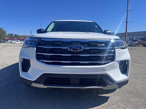 Oxford White 2026 Ford Explorer Active
