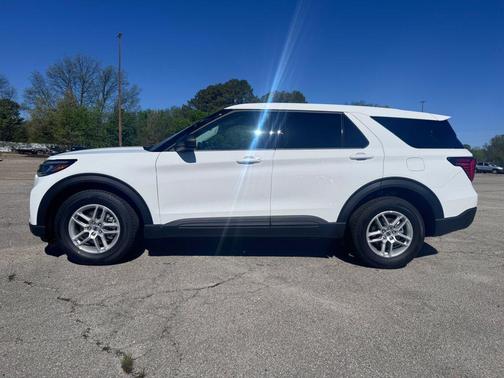 Oxford White 2026 Ford Explorer Active