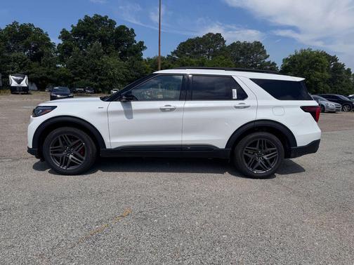 STAR WHITE MET TRI-COAT 2026 Ford Explorer ST-Line
