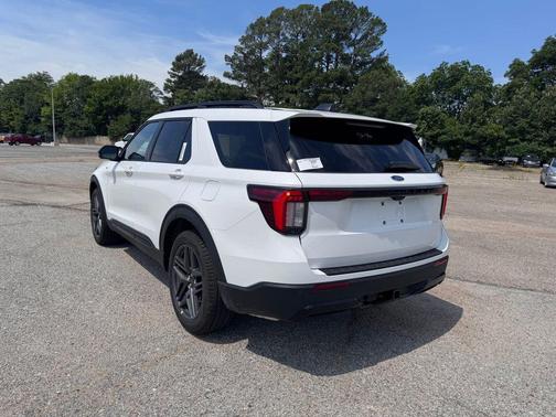 STAR WHITE MET TRI-COAT 2026 Ford Explorer ST-Line