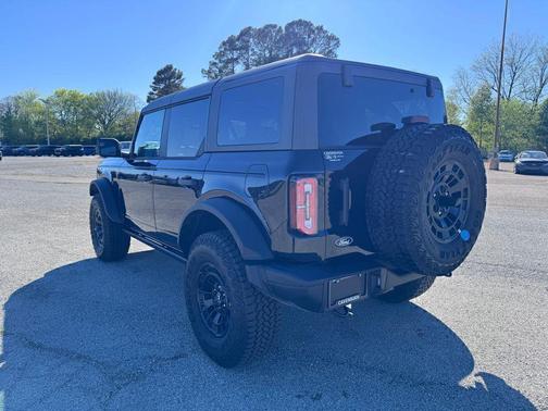 SHADOW BLACK 2026 Ford Bronco Badlands