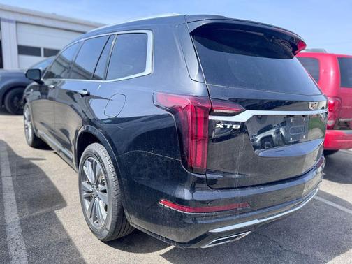 2022 Cadillac XT6 Premium Luxury FWD