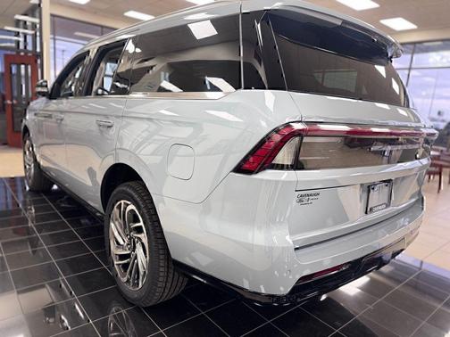 GRAY MIST METALLIC TRI-COAT 2026 Lincoln Navigator Reserve
