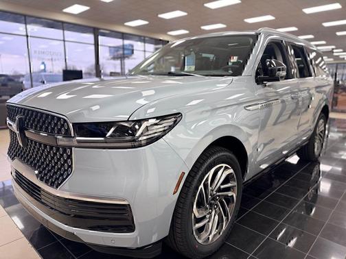 GRAY MIST METALLIC TRI-COAT 2026 Lincoln Navigator Reserve