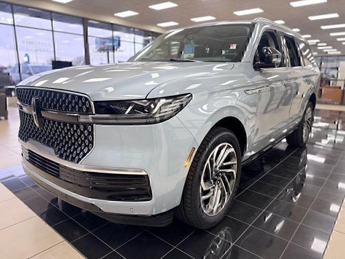 GRAY MIST METALLIC TRI-COAT 2026 Lincoln Navigator Reserve