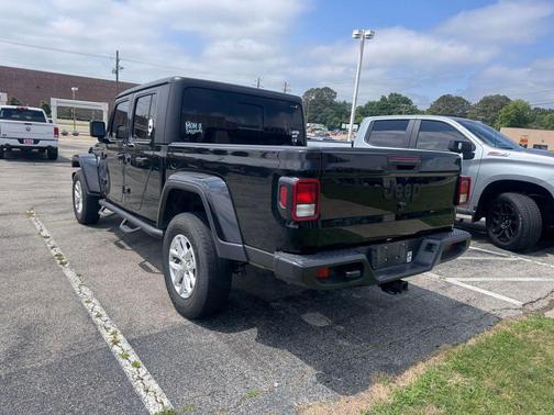 Black Clearcoat 2023 Jeep Gladiator Sport S