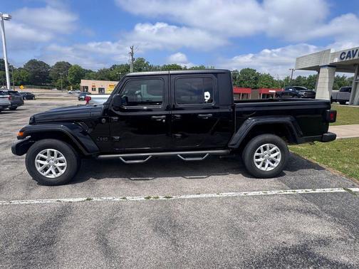 Black Clearcoat 2023 Jeep Gladiator Sport S
