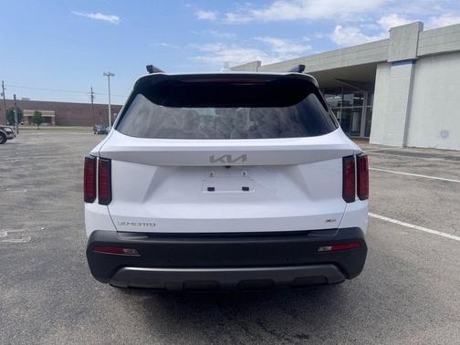 Glacial White Pearl 2023 Kia Sorento S