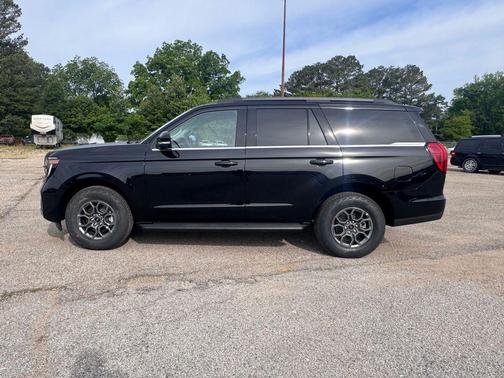 Agate Black Metallic 2026 Ford Expedition Active