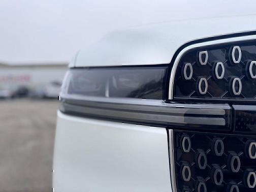 CRYSTAL WHITE METALLIC CC 2026 Lincoln Navigator Reserve