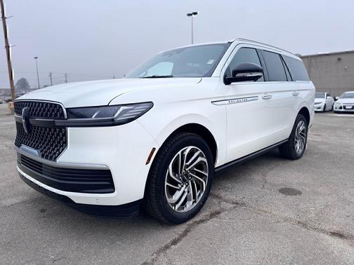 CRYSTAL WHITE METALLIC CC 2026 Lincoln Navigator Reserve