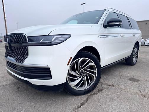 CRYSTAL WHITE METALLIC CC 2026 Lincoln Navigator Reserve
