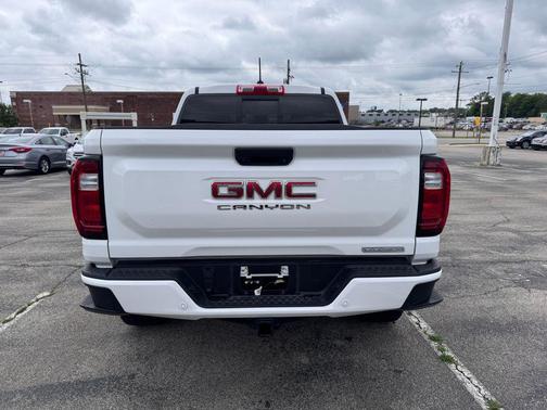 Summit White 2025 GMC Canyon Elevation
