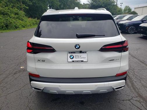 Mineral White Metallic 2026 BMW X5 xDrive40i