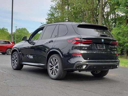 Black Sapphire Metallic 2026 BMW X5 xDrive40i