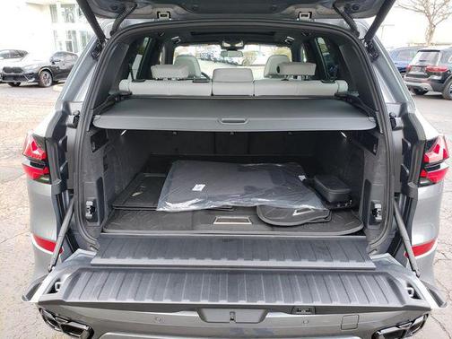 Skyscraper Grey Metallic 2026 BMW X5 M60i