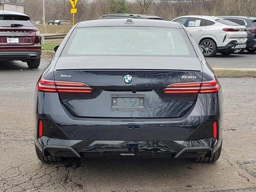 Carbon Black Metallic 2026 BMW 530 xDrive