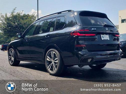 Black Sapphire Metallic 2027 BMW X7 xDrive40i