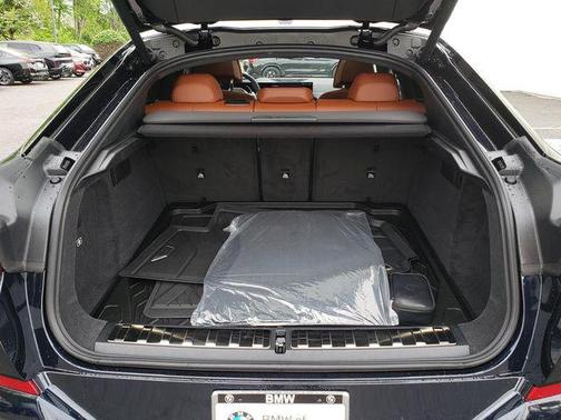 Carbon Black Metallic 2027 BMW X6 xDrive40i