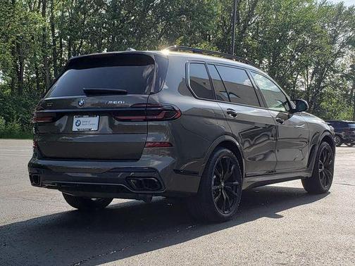 Green Metallic 2026 BMW X7 M60i