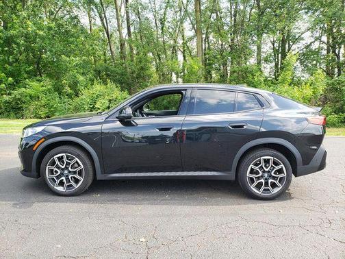 Black Sapphire Metallic 2025 BMW X2 xDrive28i