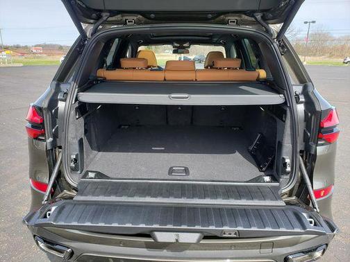 Manhattan Green Metallic 2026 BMW X5 xDrive40i