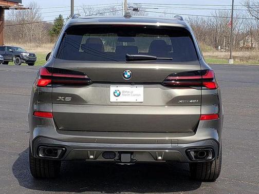 Manhattan Green Metallic 2026 BMW X5 xDrive40i