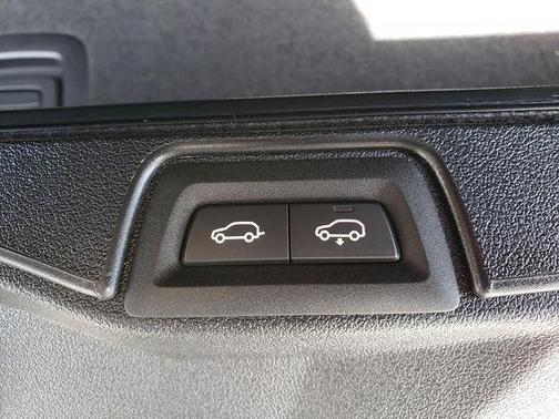 Manhattan Green Metallic 2026 BMW X5 xDrive40i