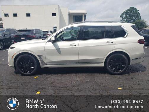 Mineral White Metallic 2027 BMW X7 xDrive40i
