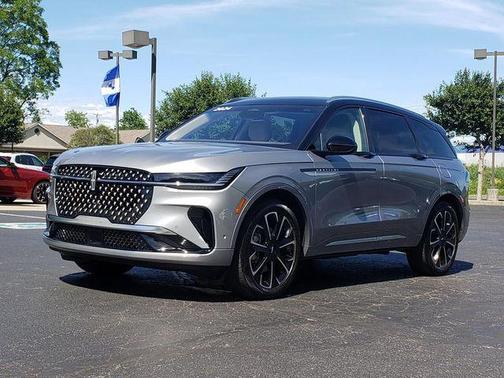 Lustrous Gray Metallic Clearcoat 2024 Lincoln Nautilus Reserve