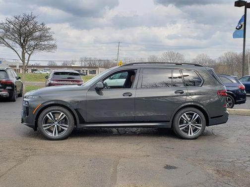 Dravit Grey Metallic 2026 BMW X7 xDrive40i