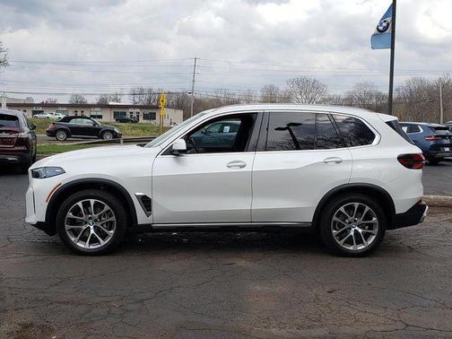 White Metallic 2024 BMW X5 xDrive40i