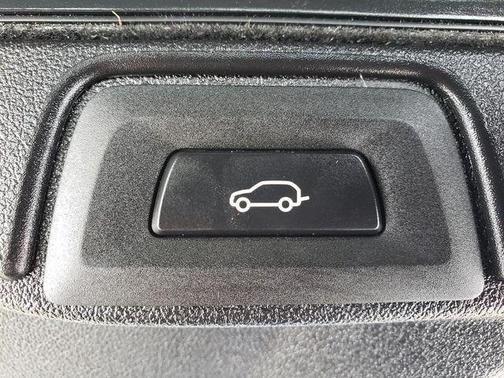 White Metallic 2024 BMW X5 xDrive40i