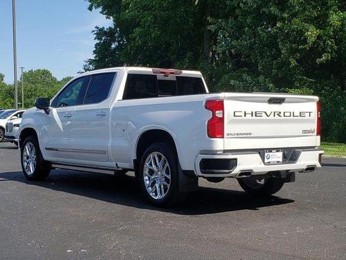 Iridescent Pearl Tricoat 2022 Chevrolet Silverado 1500 High Country