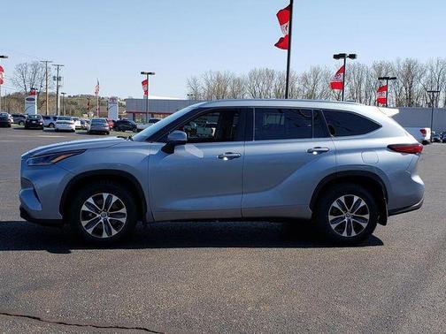 Moon Dust 2021 Toyota Highlander XLE