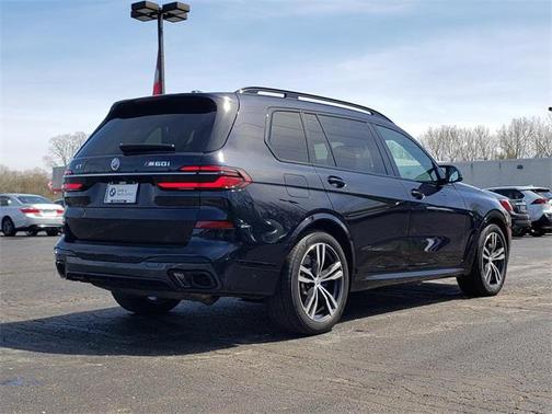 2023 BMW X7 M60i