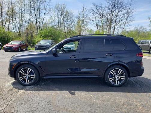 2023 BMW X7 M60i