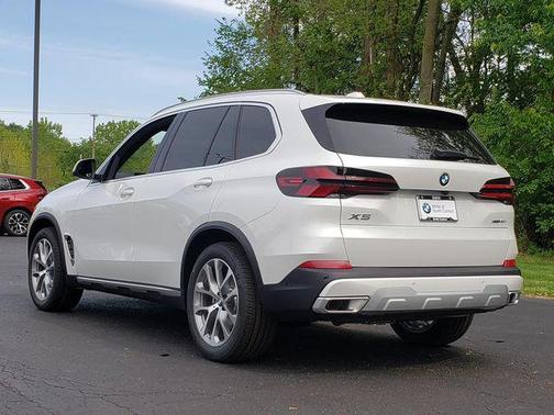 Mineral White Metallic 2026 BMW X5 xDrive40i