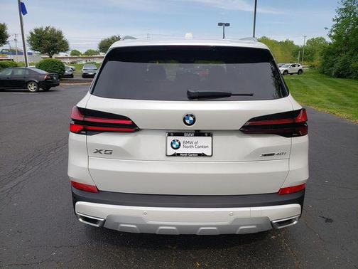 Mineral White Metallic 2026 BMW X5 xDrive40i