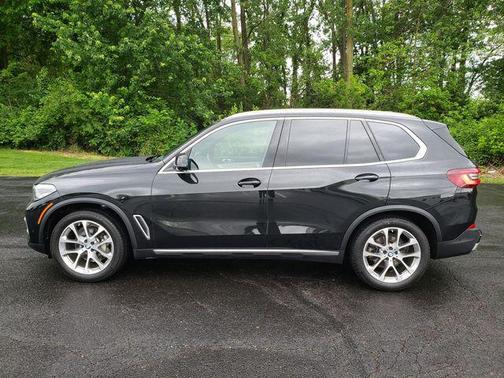 Black Sapphire Metallic 2023 BMW X5 xDrive40i