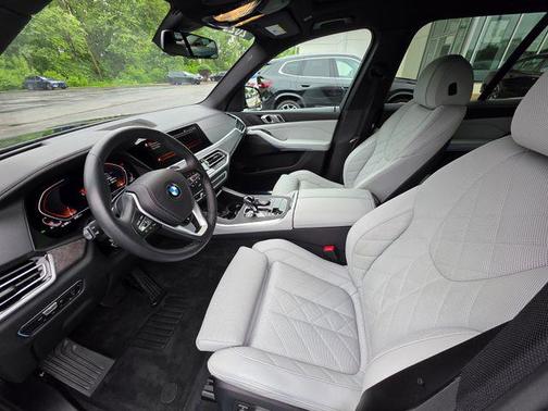 Black Sapphire Metallic 2023 BMW X5 xDrive40i