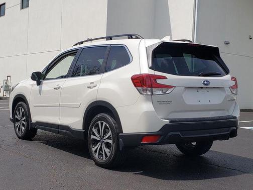 Crystal White Pearl 2023 Subaru Forester Limited