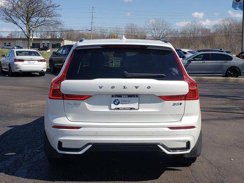 2023 Volvo XC60 B5 Ultimate Dark Theme