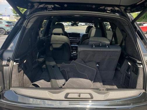 Black Sapphire Metallic 2024 BMW X7 M60i