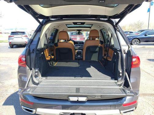 Gray Metallic 2022 BMW X7 xDrive40i